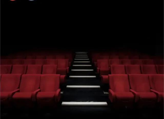 Butacas rojas de una sala de cine